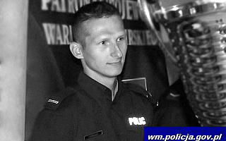 „Odszedł na wieczną służbę”. Policjanci z Olsztyna żegnają sierżanta Pawła Wyszczelskiego. Zmarł nagle w wieku 31 lat